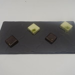 ラチュレ - 赤すぐりと乳酸発酵の茶葉のチョコレート