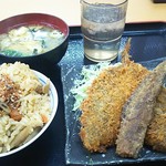 海鮮食堂おくどさん - (生)アジフライ280円 鳥ごぼうご飯(小)150円 味噌汁(小)80円