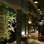 roof top bar & terrace G - カウンターは外人さんがわいわい飲んでました