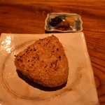 炭火割烹 蔓ききょう - 焼おにぎり。甘めのタレが旨い。