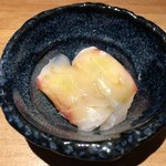 愛宕橋ダイニング SATTA - この日のお通しは鯛の握りでした。