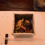 比良山荘 - 色々入ってる。なまこ旨かった。