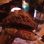 Tropics Bar & Grill - もー 顎が外れるぐらいの 肉厚バーガー (^_^;)笑笑