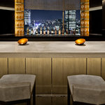 Mixx Bar & Lounge - 窓からは都会の夜景をお楽しみください。