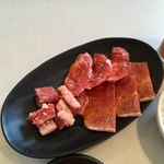 Juujuukarubi - じゅうじゅうおすすめランチ(¥1,166)
                      メインのお肉は“熟成”じゅうじゅうカルビ、柔らかロース、“熟成”伝承カルビの三種類の盛合せ。だが、牛肉の味については改善の跡は見られなかった。残念！