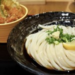 釜たけ流うどん　駅前食堂 - 唐揚げぶっかけ