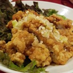 五修堂 - 鶏肉唐揚げのネギソース掛け(570円)です。