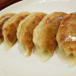 五修堂 - 焼き餃子(500円)です。