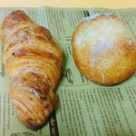 panc - 左:クロワッサン　右:ミニバゲット