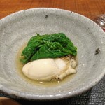 傳 - (2018年2月　訪問)牡蠣とほうれん草、蕪の焚き合わせ。大振りの牡蠣と出汁の風味をたっぷり含んだトロトロの蕪、滋味深いほうれん草が旨いのだ。