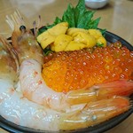 鮮魚食堂 かわしま - ボタン海老、ウニ、イクラの三色丼