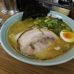 家系ラーメン 近藤家 - 塩ラーメン(中)(900円)