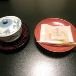 海石榴 - お茶と菓子