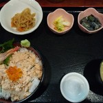 ひまわり - 鮭とイクラの親子丼900円