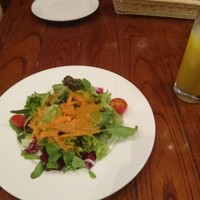 PAPPARE NAPOLI - ランチサラダとオレンジジュース