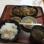 みちのくドライブイン - 牛バラ焼定食全景