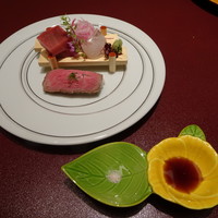 人形町 今半 東京ガーデンテラス紀尾井町店 - ローストビーフ握り寿司とお造りの合い盛り