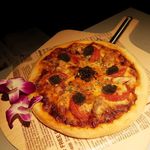 チーズタッカルビ×個室バル SENBA - 鶏とトリュフのピザ