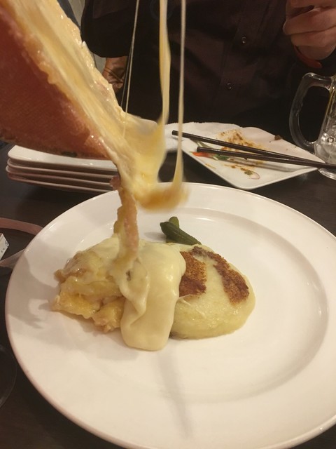 By Hisia 肉とチーズのお店 Gucchi S グッチーズ 中野 バル バール 食べログ