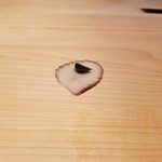 鮨 一幸 - 鮑に肝をのせて