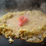 Monja-yaki base (dough, cherry shrimp, cut squid, tempura, cabbage)