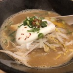 ラーメン なる - 焦がし味噌ラーメン(880円)