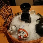 魚 串右衛門 - 特別純米酒 久礼+9 周りはお猪口