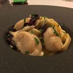 カーサ・デル・チーボ - タリアテッレ 殻付きホタテとラディッキオのクリームソース