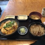 角清 - かつ丼。
      税込1000円。
      美味し。