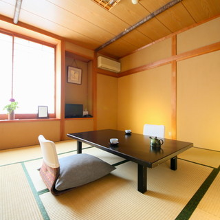 個室
2～4名様など少人数様向けです。