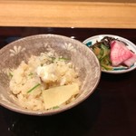 祇園 にし - 炊き込みご飯とお漬物。