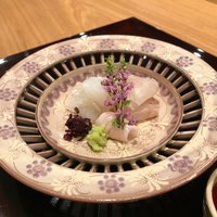 祇園 にし - 娘用のお造りにはヒラメとモンゴウイカ。