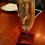 肉ビストロ モニ - こぼれスパークリングワイン
