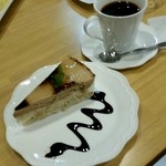 喫茶十字路 - バナナのケーキ、ホットコーヒー