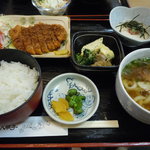 五人囃子 - 伊勢カツ定食￥1050　カツにかかったタレが美味しいです♥