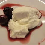 トラットリア 29 - 「パンナコッタ　バルサミコ風味のチェリーのジャム添え」：甘酸っぱいジャムが切なくなるほど旨い。。。