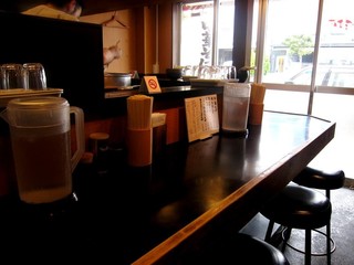 鶴麺 - カウンター席