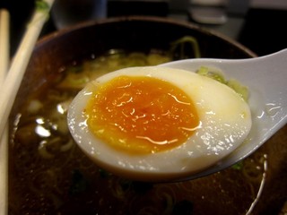 鶴麺 - 但熊の半熟味たまご