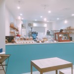 FIKAFABRIKEN - 清潔感溢れる店内