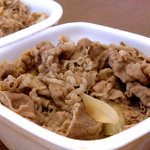 吉野家 - 料理写真:吉野家の牛丼並盛りつゆ抜き(奥はすき家)