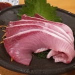 ブリ刺身(410円)