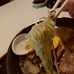 Menya Takumi - 【2018.2.5(月)】とんこつラーメン(並盛・100g)700円の麺