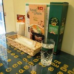 ロイヤルグリーン レストランアンドバー - テーブル席の卓上