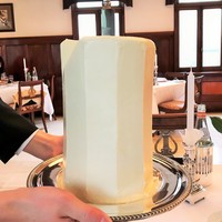 マダム・トキ - 大きなバターにびっくり