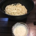 呼び戻しとんこつ 光四郎 - 平打ち麺替玉ととふろグリルのとんこつジャポネソース