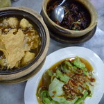 Wing Kee Bakuteh - 上から順にお店名物ドライタイプのバクテ―、スープバクテ―、レタス炒め