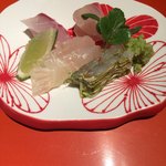 お造り(シマアジ、ハタ、ヒラメ昆布締め、ボタン海老の昆布巻き)