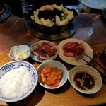 だるま - お通し、成吉思汗、上肉、ライス、キムチ、タレ