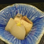 千石寿司 - 塩ブリ大根(突出)