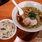 麺屋 六感堂 - 中華蕎麦（水曜日限定）＋わかめご飯（本月の限定ご飯）